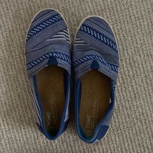 Toms Avalon slip ons